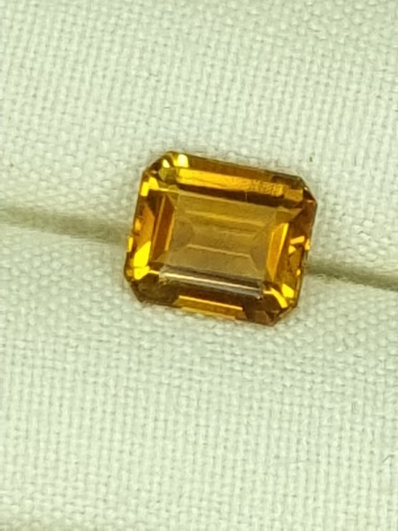 Joias . 1 Citrino amarelo lapidação retangular , translucido, medidas e peso ...