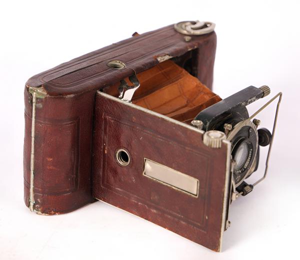 AGFA PARATRONIC DINの年代物カメラ AGFA. Antiga câmera fotográfica de fole, fabricada pela