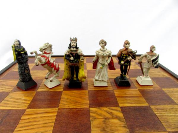 Como dizer 'tabuleiro de xadrez' em ingles? 