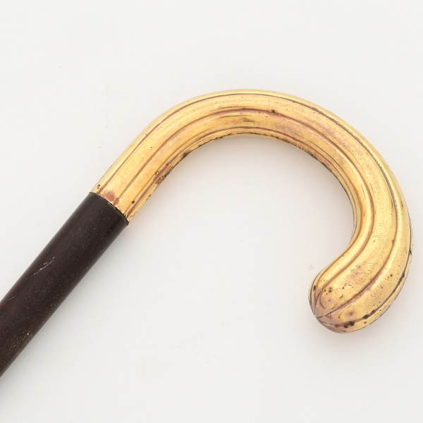 Bengala com castão de ouro 18k, medida total  88 x 11,5 cm. Medida do castão alt. 7,5 x compr. 11,2 cm. x largura maior 2,0 cm.