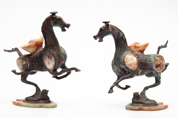 Joias . ESCULTURA CHINESA em cerâmica representando cavalo, rev foto 2