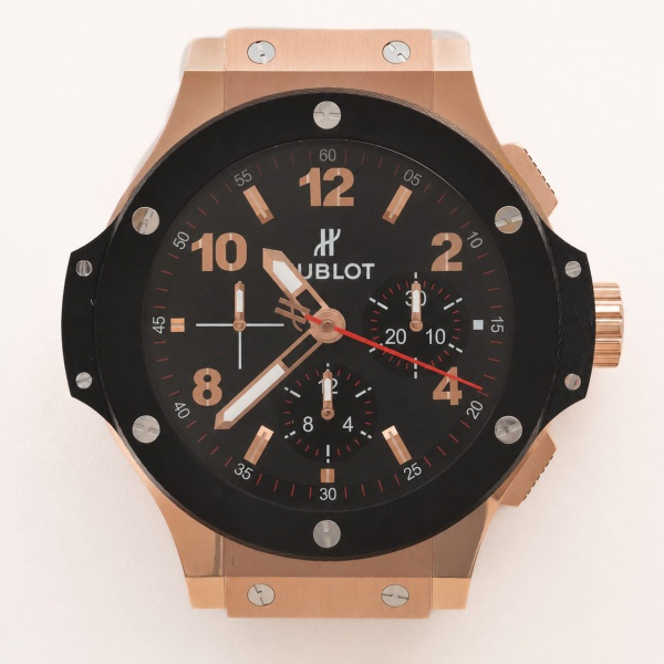 Relogios . HUBLOT - Relógio de Parede Hublot Big Bang, possui display de Revendedor. ...