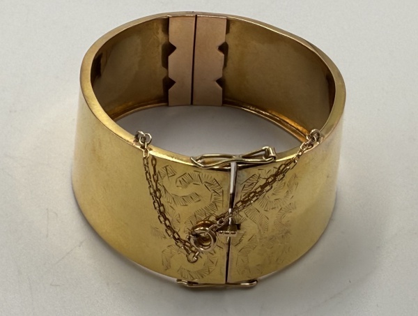 Joias . (A77) OURO - maravilhoso bracelete de ouro , medindo 3 cm de largura e pesando ...