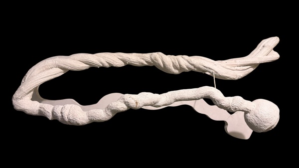 Joias . FRANS KRAJCBERG - bela e grandiosa escultura de madeira pintada de branco , ...