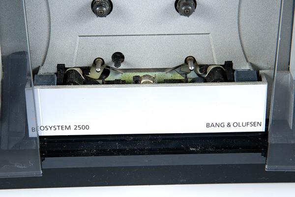 Bang & Olufsen. Sistema de som Beocenter 2500 (Beosyste