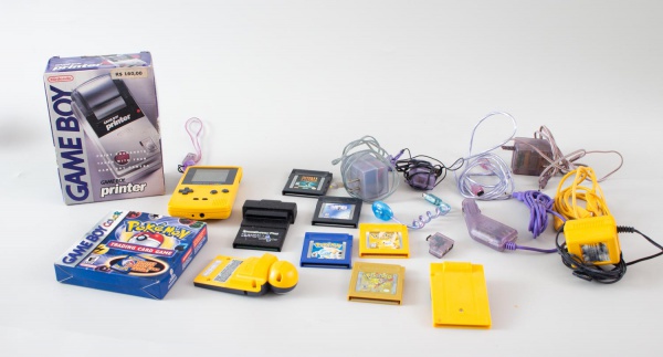 Joias . Lote contendo consoles e acessórios Nintendo/Game Boy, incluindo Game Boy Color ...