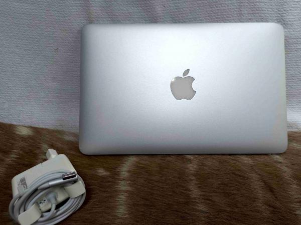 MACBOOK AIR 2011- Funcionando perfeitamente. Tela 19 pol