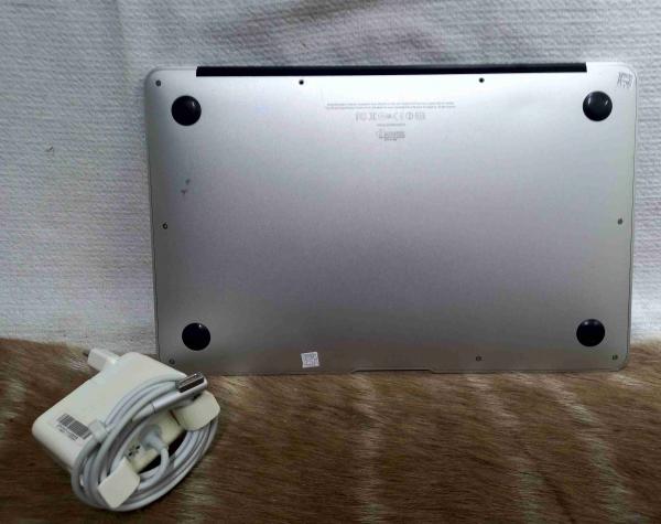 MACBOOK AIR 2011- Funcionando perfeitamente. Tela 19 pol