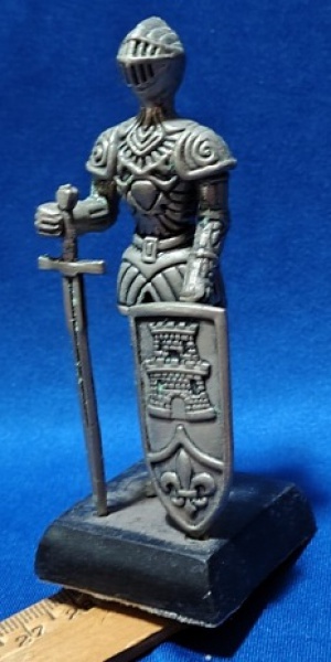Arte . LEGIONARIO ROMANO - PEQUENA ESTÁTUA EM METAL COM BASE E foto 1