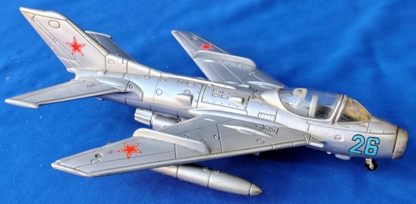 Arte . 8 - EUROFIGHTER EF-2000 - 11.5 X 8 CM  MAISTO foto 2