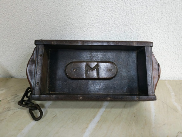 Joias . Antigo cúpula de vidro leitoso com aro de ferro- (VE131 foto 1