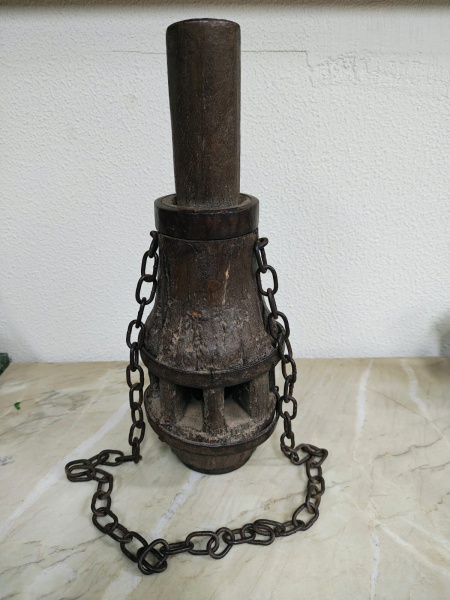 Joias . Antigo cúpula de vidro leitoso com aro de ferro- (VE131 foto 2