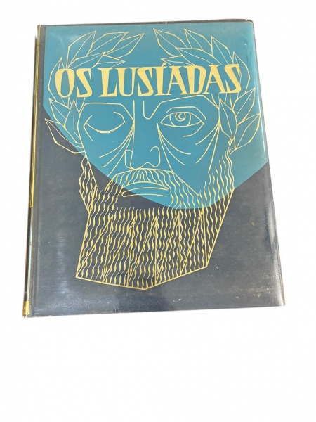 Os Lusíadas (1973); de Luís de Camões; editora Lello e irmão, livro capa dura; 26x33cm; 430 páginas; em bom estado de conservação.