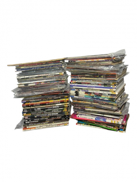 Mega Lote com 206 Gibis/Quadrinhos; Diversos titulos, incluindo - Heróis, Anti-herois, DC/Marvel, Coleções, minisséries e entre outros; Diversas Editoras, Como - Panini Comics, Mythos, Abril e entre outros; Conservado. Grande Parte em bom estado
