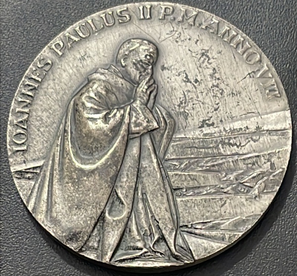 RARA - PRATA .986% (PESO: 40g) - MEDALHA DA CIDADE DO VATICANO - COM O SANTO PAPA AJOELHADO JOAO PA