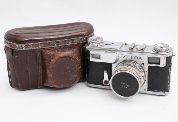 コンタックス Contax Carl Zeiss Sonnar T* 2560 Câmera Contax com lente Sonnar 1:2 5 cm Carl Zeiss Jena