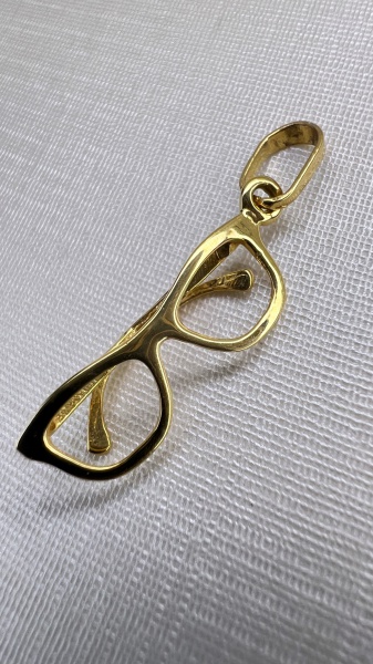 Joias . ANEL CORAÇÃO CONFECCIONADO EM OURO AMARELO 18K, COM ZIR foto 3