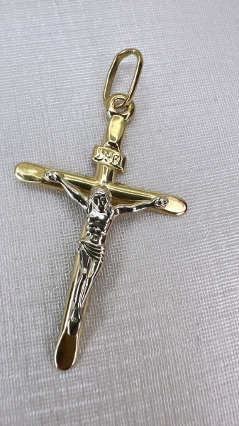 Joias . MEIA ALIANÇA CONFECCIONADA EM OURO AMARELO 18K. COM 8 E foto 8