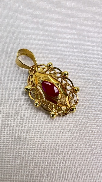 Joias . BRINCO ARGOLA CONFECCIONADA EM OURO AMARELO 18K, COM ZI foto 8