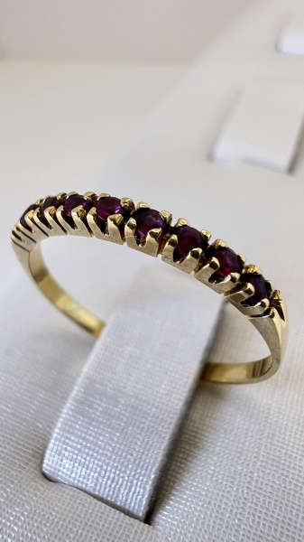 Joias . MEIA ALIANÇA CONFECCIONADA EM OURO AMARELO 18K. COM 9 S foto 2