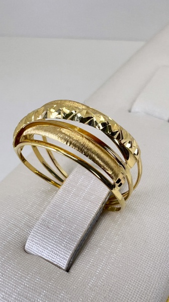 Joias . BRINCO VIVARA CONFECCIONADA EM OURO BRANCO 18K. COM DIA foto 3