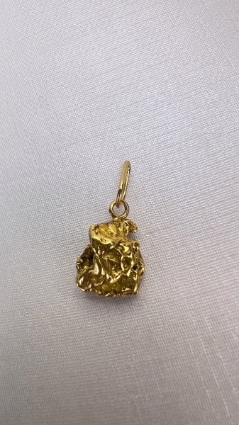 Joias . PINGENTE PEPITA CONFECCIONADA EM OURO AMARELO 18K. TAMA foto 1