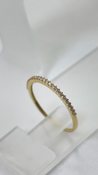 Joias . MEIA ALIANÇA CONFECCIONADO EM OURO AMARELO 18K, COM ZIR foto 1
