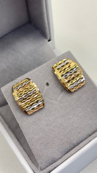 Joias . MEIA ALIANÇA CONFECCIONADO EM OURO AMARELO 18K, COM 9 R foto 7