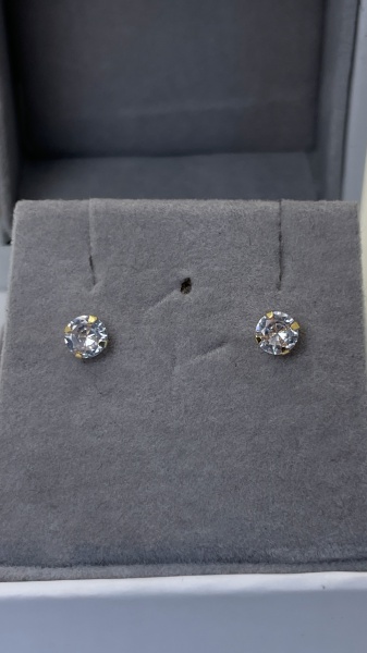 Joias . BRINCO PENDURADO CONFECCIONADO EM OURO AMARELO 18K, COM foto 1