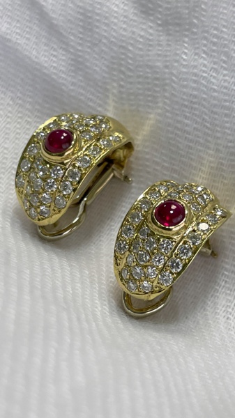 Joias . BRINCO PENDURADO CONFECCIONADO EM OURO AMARELO 18K, COM foto 4