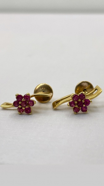 Joias . BRINCO FLOR CONFECCIONADO EM OURO AMARELO 18K, COM 14 B foto 1