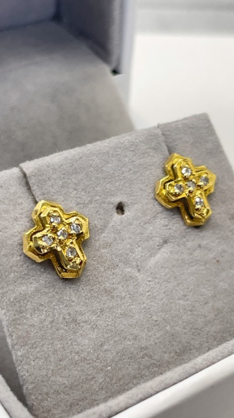 Joias . BRINCO FLOR CONFECCIONADO EM OURO AMARELO 18K, COM 14 B foto 4