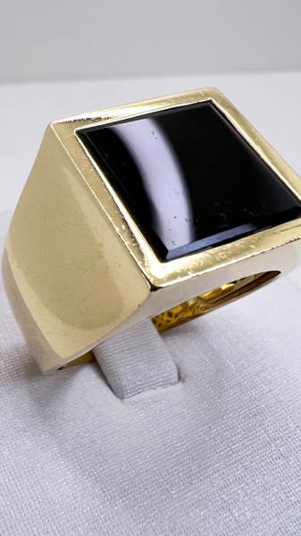 Joias . ANEL CONFECCIONADO EM OURO AMARELO 18K. COM 1 DIAMANTE foto 2