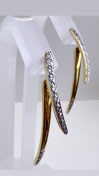 Joias . ANEL VIVARA CONFECCIONADO EM OURO AMARELO 18K. COM ZIRC foto 5