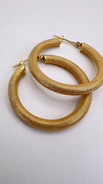 Joias . BRINCO OVAL VIVARA CONFECCIONADO EM OURO BRANCO 18K, CO foto 1