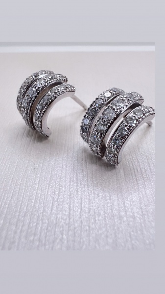 Joias . BRINCO OVAL VIVARA CONFECCIONADO EM OURO BRANCO 18K, CO foto 3