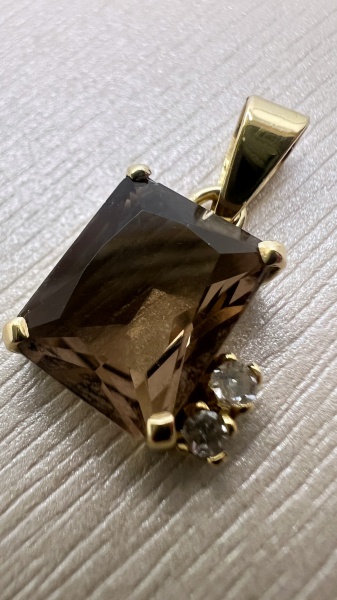 Joias . BRINCO CONFECCIONADO EM OURO BRANCO 18K, COM 2 ESMERALD foto 1