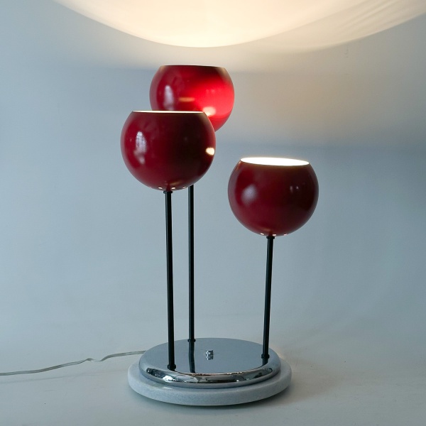 Arte . Par de  luminárias retrô de mesa em metal, composta por foto 8