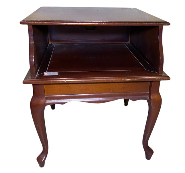 Joias . Mesa de canto de madeira. 55,5 x 55,5 x 51 cm de altura foto 1
