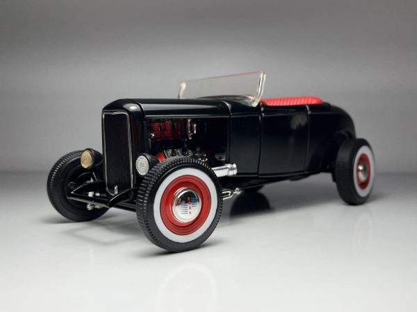 1932 Ford 3-Window Coupe Preto - Road Legends Escala 1/