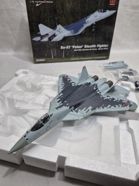 Miniatura Avião Sukhoi Su-57 Felon (Die-Cast) Hobby Master Escala