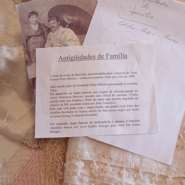 Joias . Lote de antiguidades de família descritos por Célia Ribeiro em documento ...