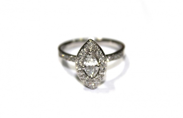 Joias . Espetacular brinco de ouro 18k com 14 quilates de esmer foto 7