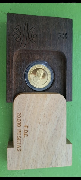 Joias . Moeda de ouro comemorativa  dos jogos olimpicos Barcelona 1992 , valor nominal ...