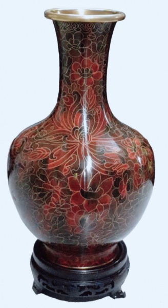 Antigo e raro vaso em Cloisonné, todo em bronze, pintado a mão com cenas orientais e filetes de ouro, medindo aproximadamente 24 cm, ACERVO PARTICULAR DE COLECIONADOR.