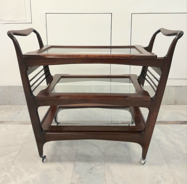 Joias . Móveis de design - Elegante mesa de centro modelo pétal foto 1