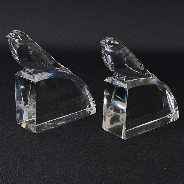 Antiguidades . BACCARAT - PAR de esculturas francesas  em  bloco de cristal,  representando ...