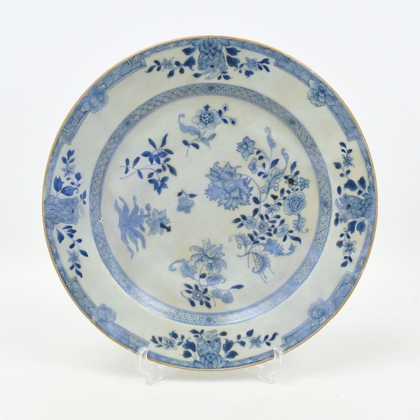 Antiguidades . Monumental  e antigo medalhão em porcelana azul e branca Cia das Índias, da ...