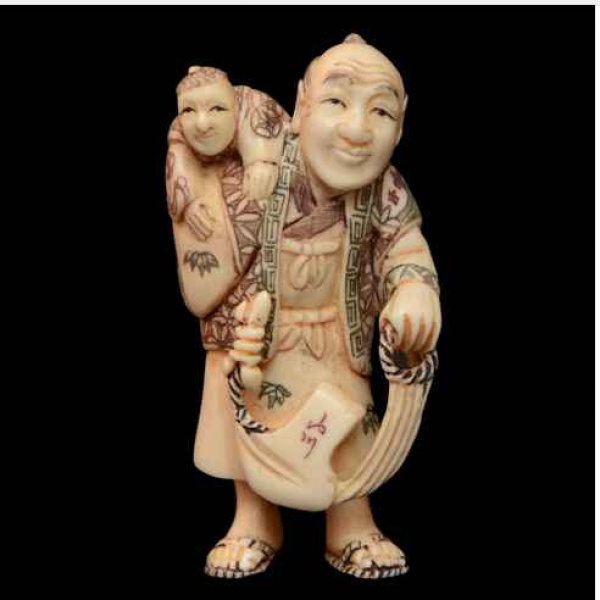 Antiguidades . Netsuke PAI SEGURANDO FILHO NAS COSTAS. Assinado. Medindo 3 x2.x 5,5 cm ( C x L ...