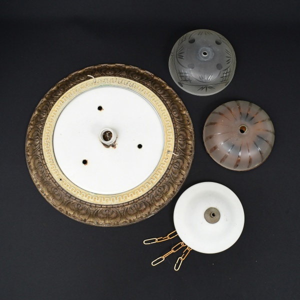 Antiguidades . Conjunto de 04 peças avulsas para lustres,   partes de luminárias de teto,  em ...